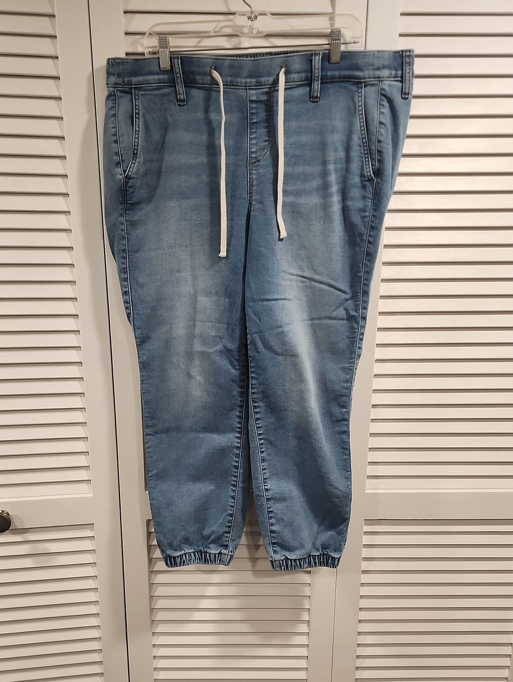 torrid Light Blue Relaxed Women’s Jogger Jeans with Drawstring